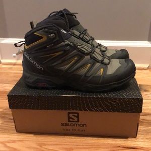 Brand new Salomon men’s size 9.